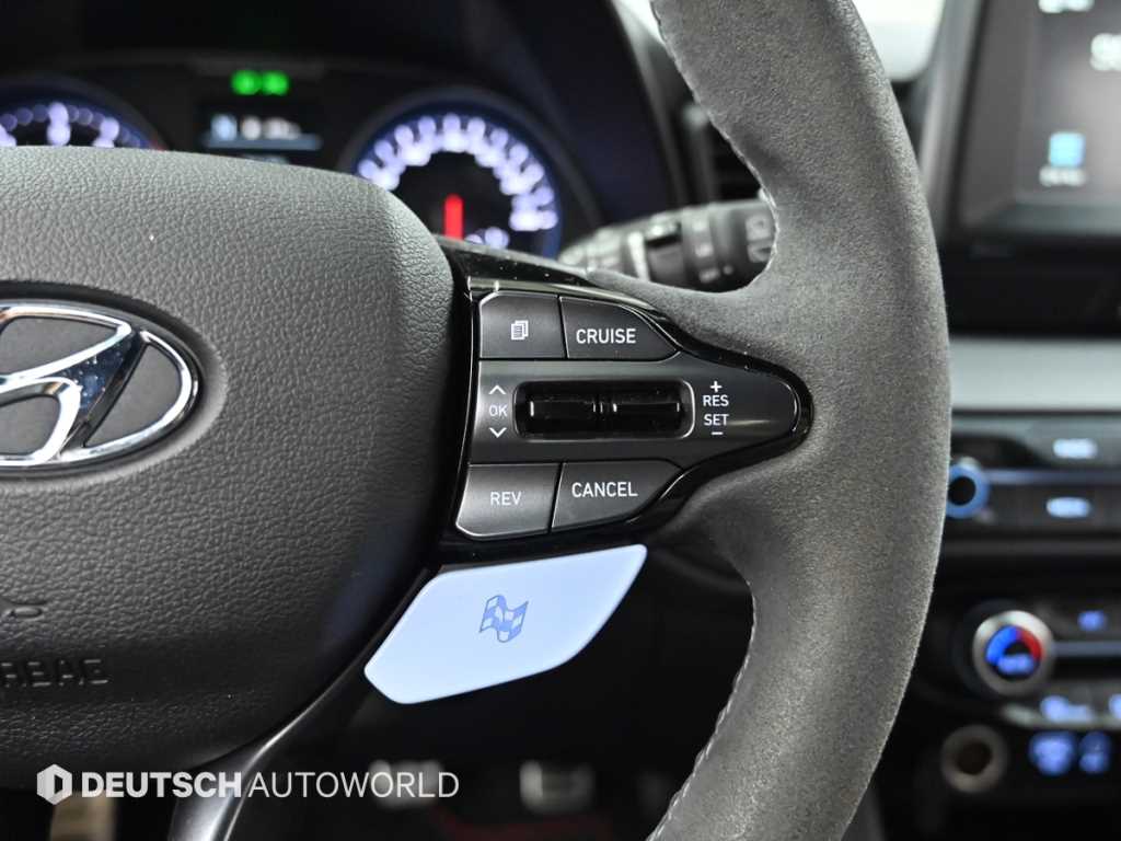 Hyundai Veloster — photo 16