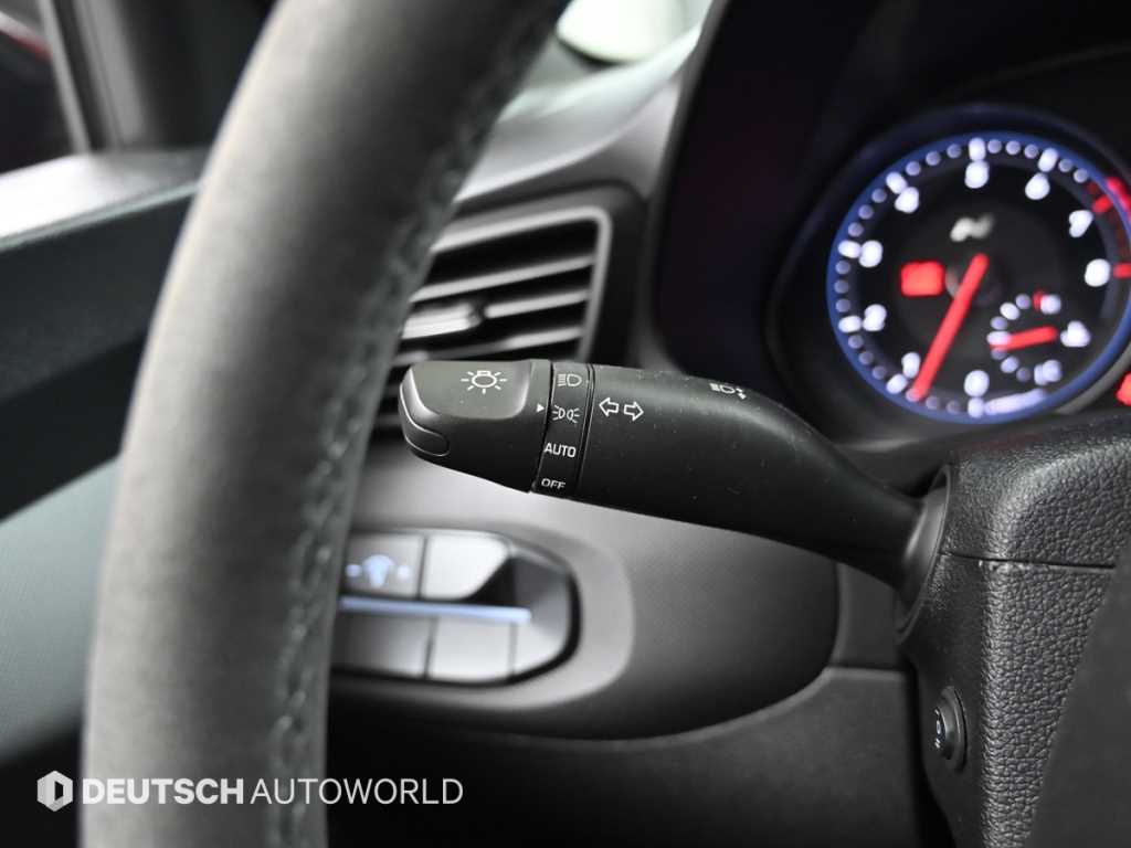 Hyundai Veloster — photo 17