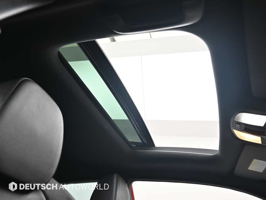 Hyundai Veloster — photo 18