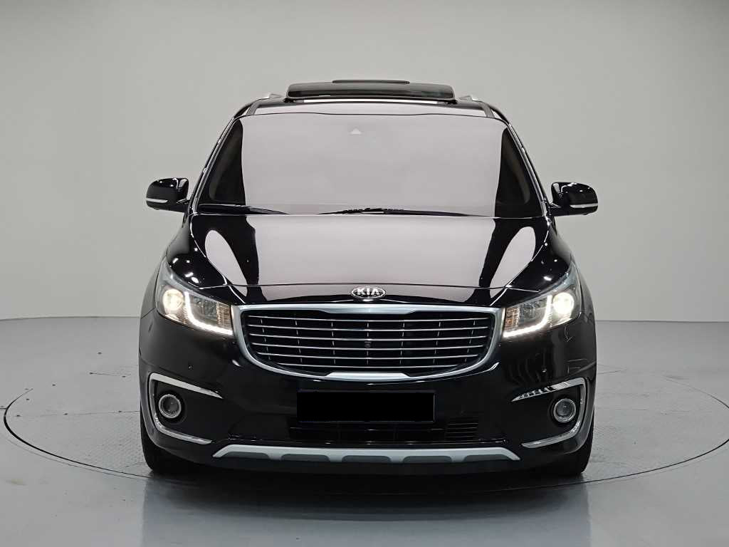 Kia Carnival — photo 02