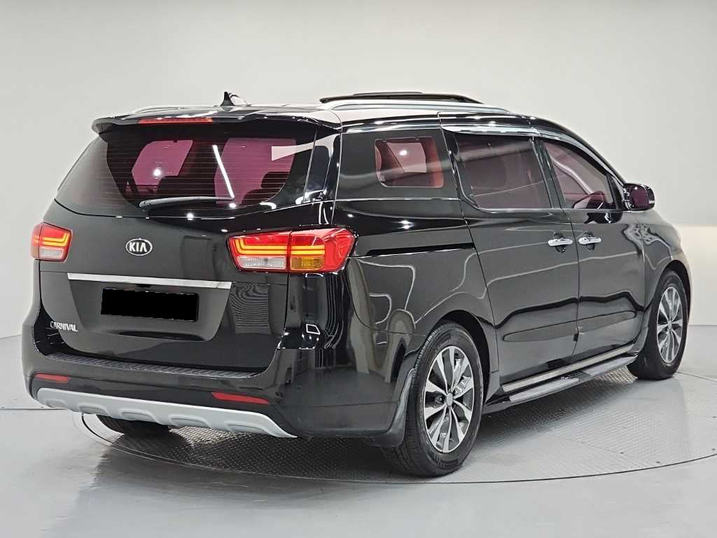 Kia Carnival — photo 04