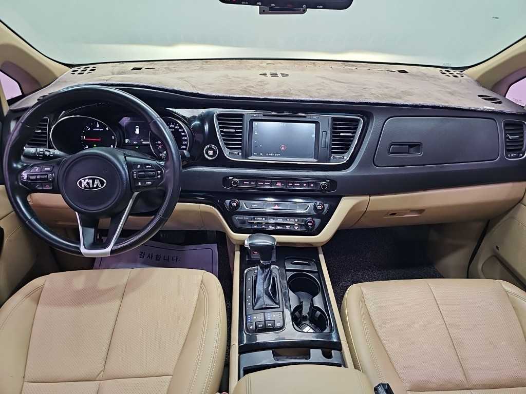Kia Carnival — photo 07
