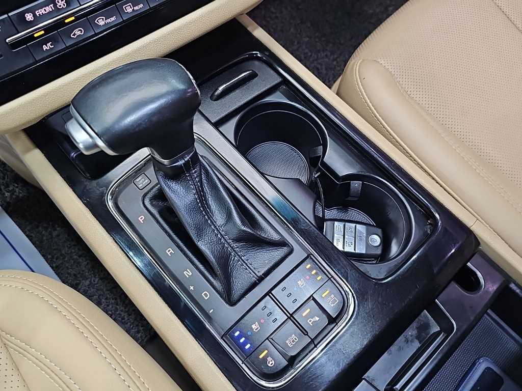Kia Carnival — photo 08