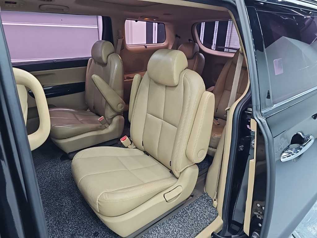 Kia Carnival — photo 12