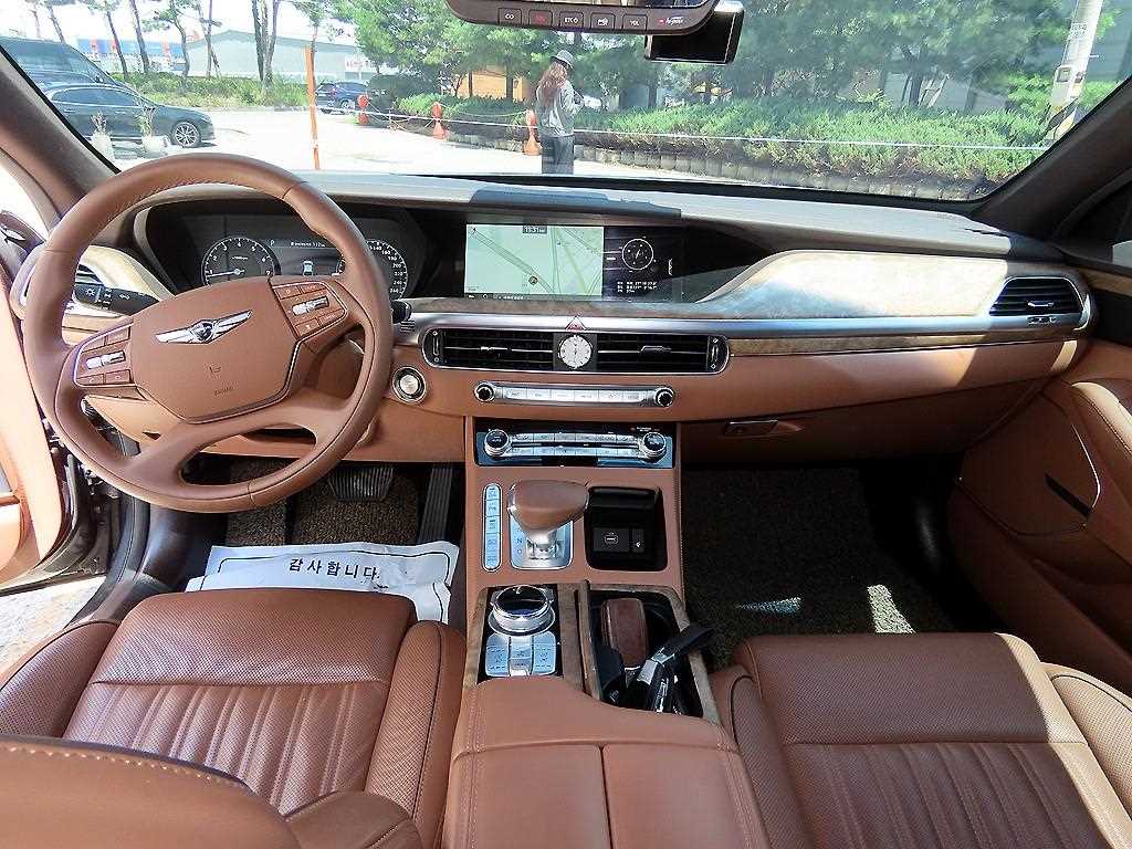Genesis G90 — photo 01