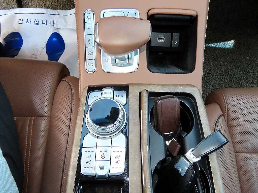 Genesis G90 — photo 11