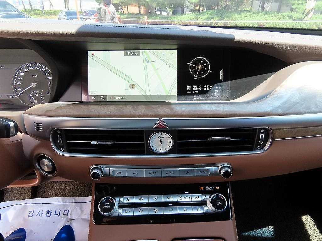 Genesis G90 — photo 13