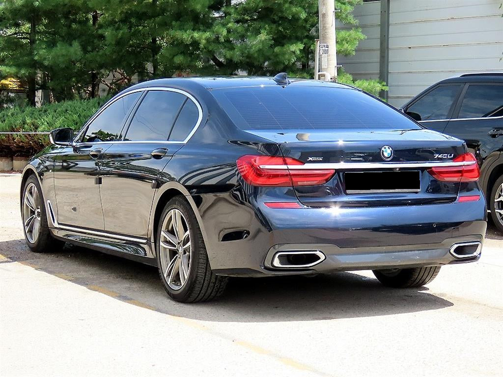 BMW 7-Series — photo 03