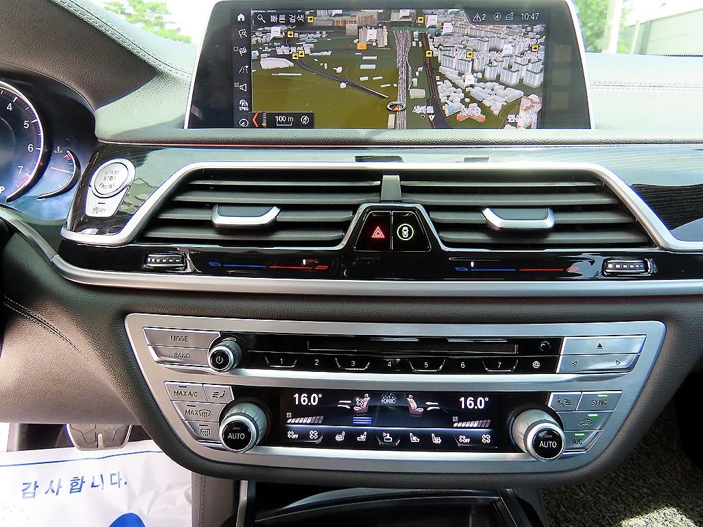 BMW 7-Series — photo 14