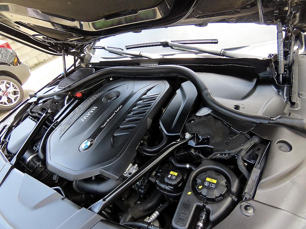 BMW 7-Series — photo 19
