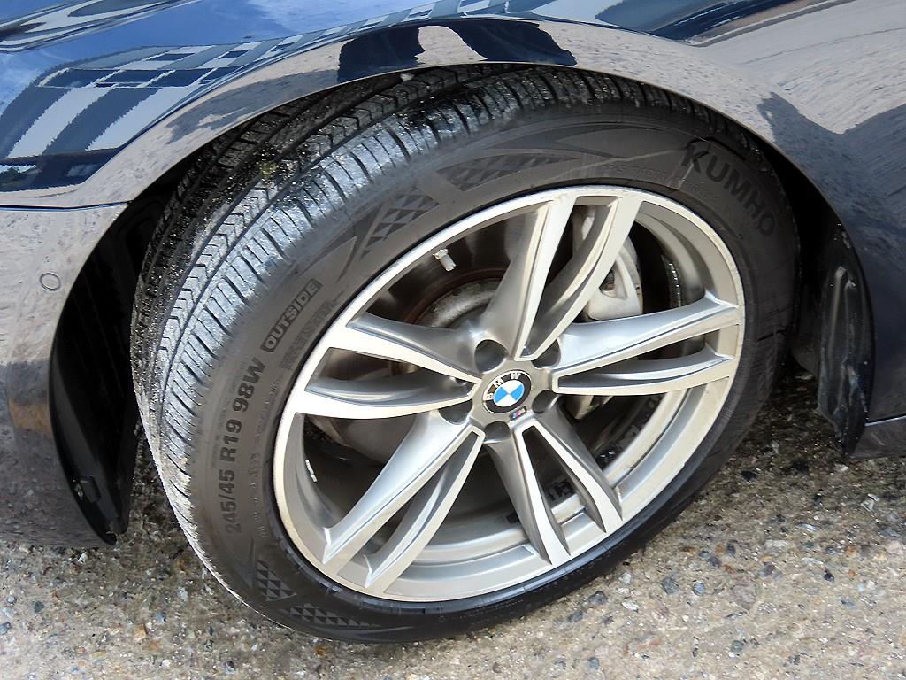 BMW 7-Series — photo 20