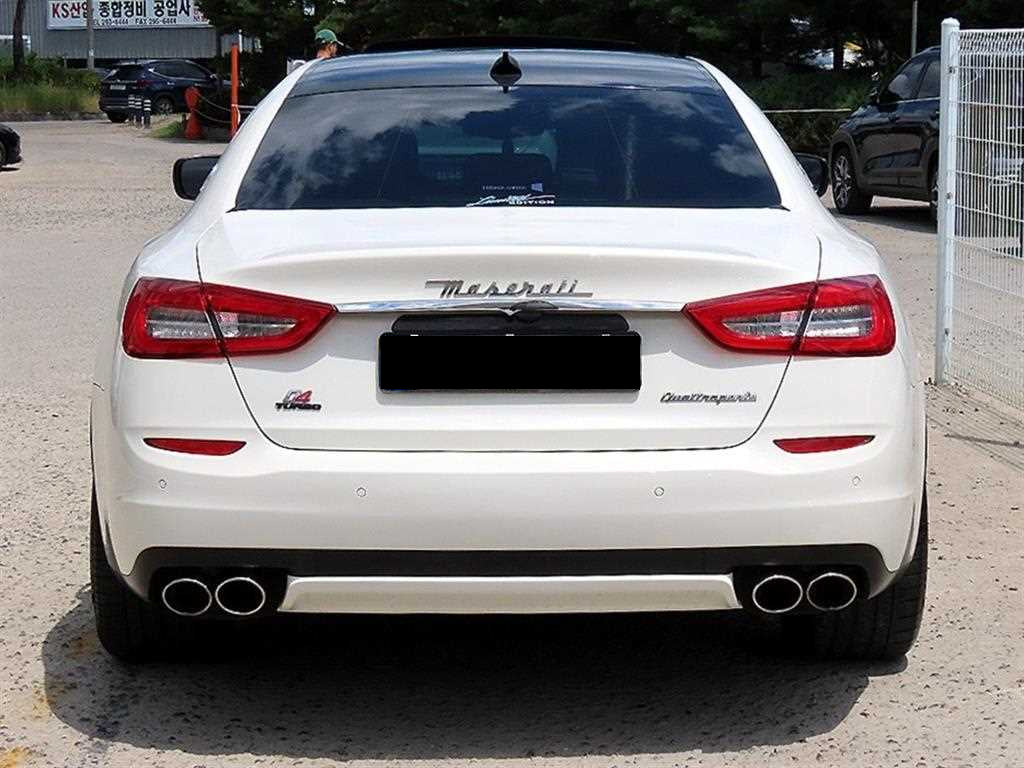Maserati Quattroporte — photo 04