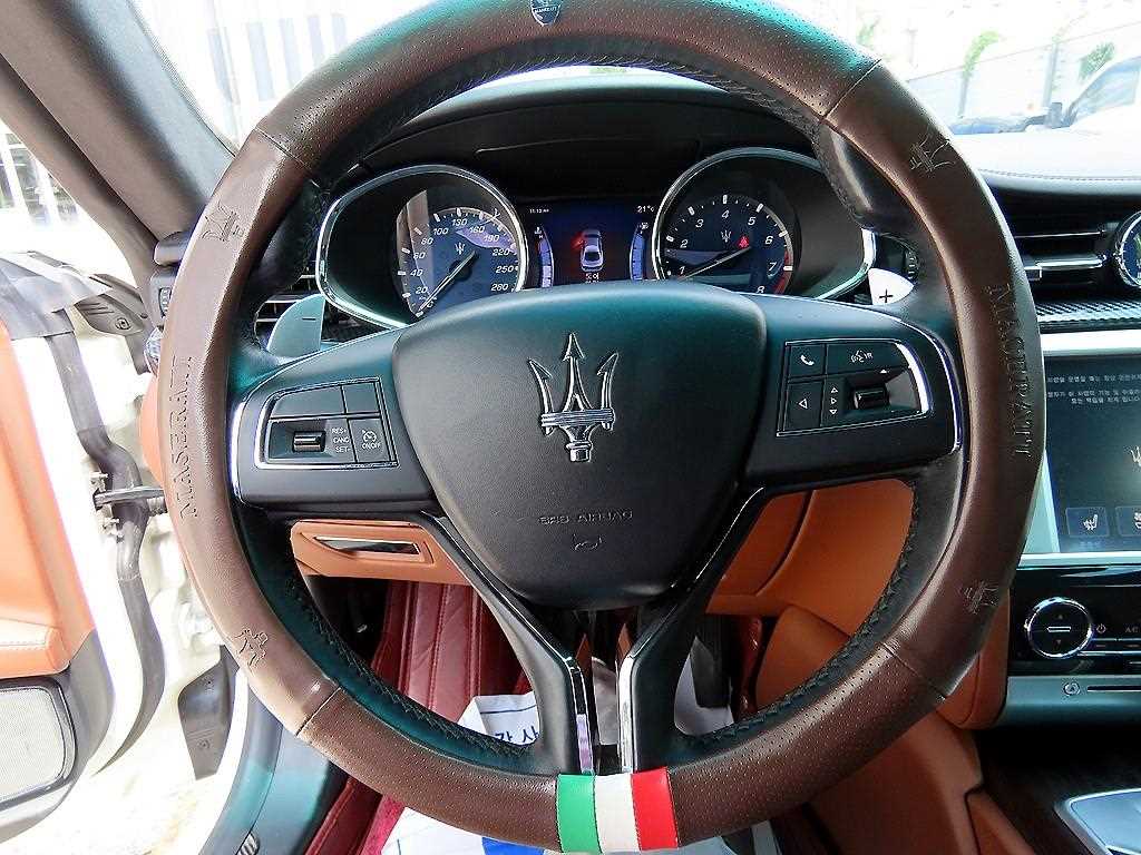 Maserati Quattroporte — photo 08