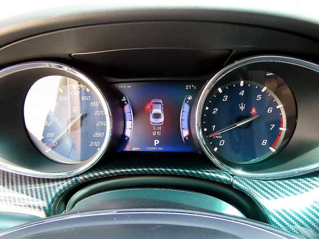 Maserati Quattroporte — photo 09