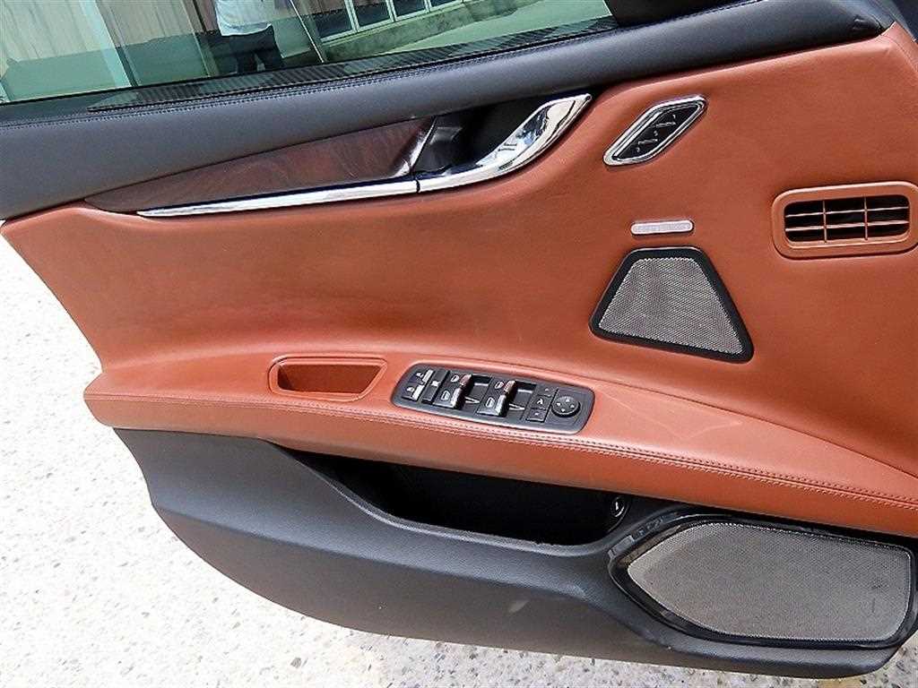 Maserati Quattroporte — photo 11