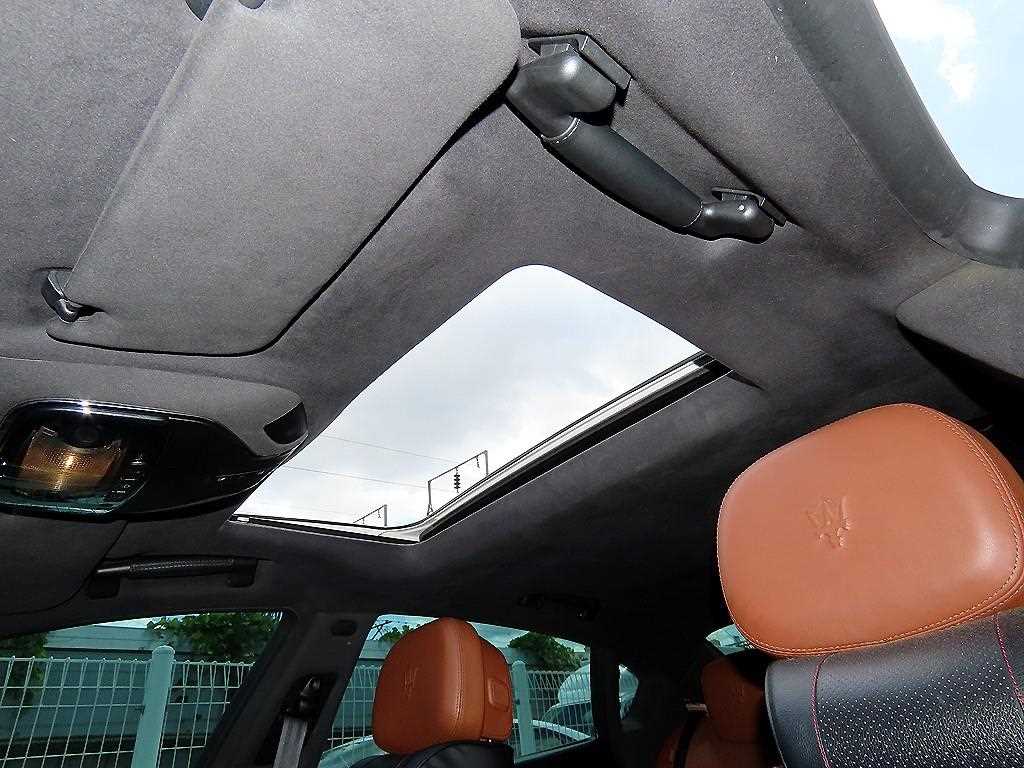 Maserati Quattroporte — photo 18