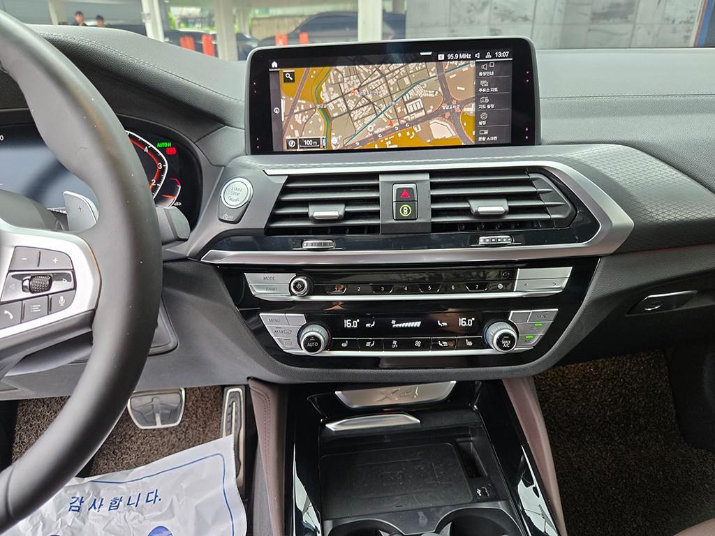 BMW X4 — photo 10