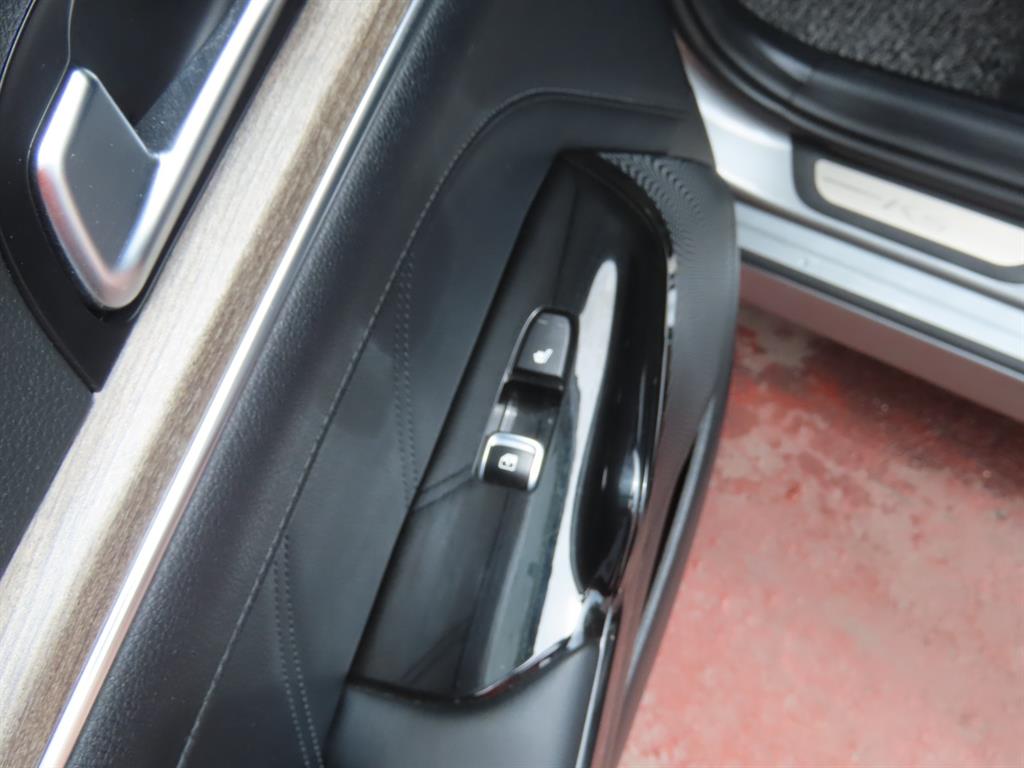 Kia K5 — photo 05