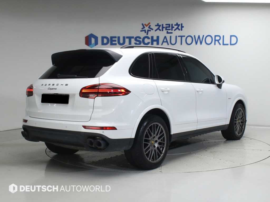 Porsche Cayenne — photo 02