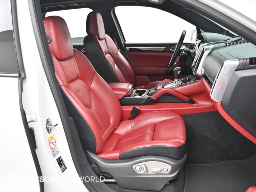 Porsche Cayenne — photo 10
