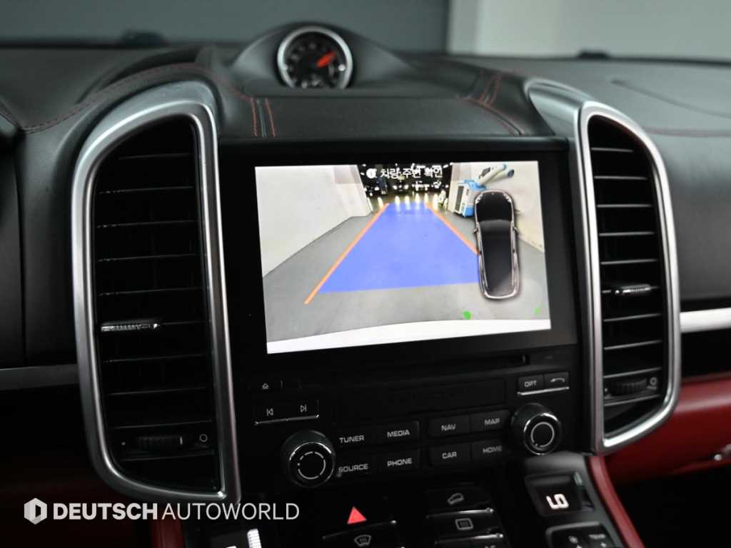 Porsche Cayenne — photo 15