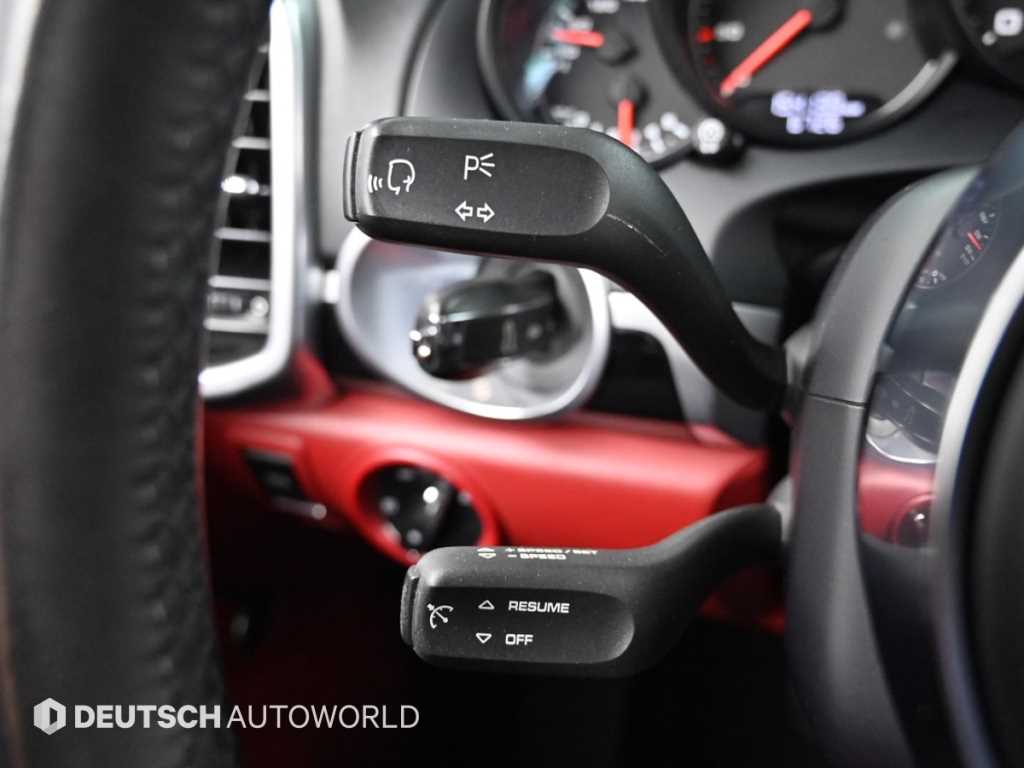 Porsche Cayenne — photo 17