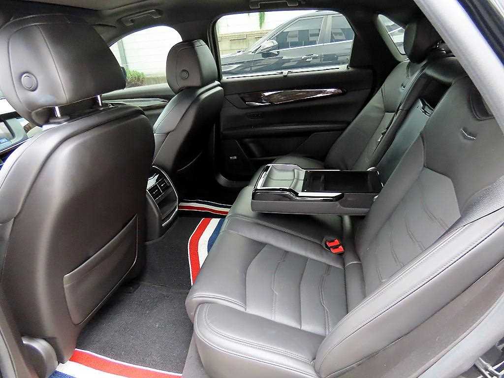Cadillac CT6 — photo 06