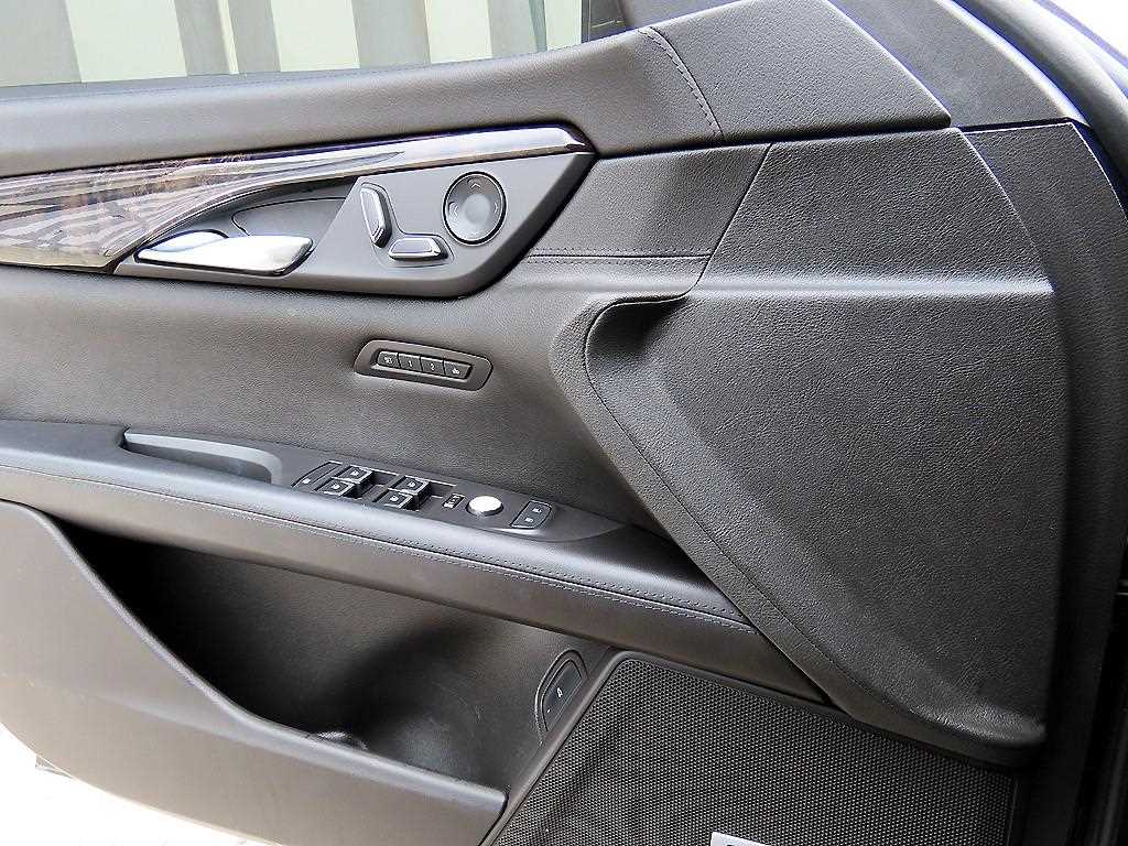 Cadillac CT6 — photo 11