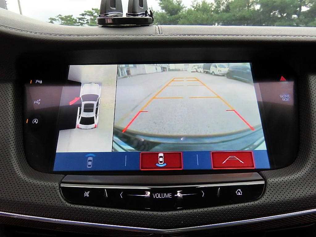 Cadillac CT6 — photo 14