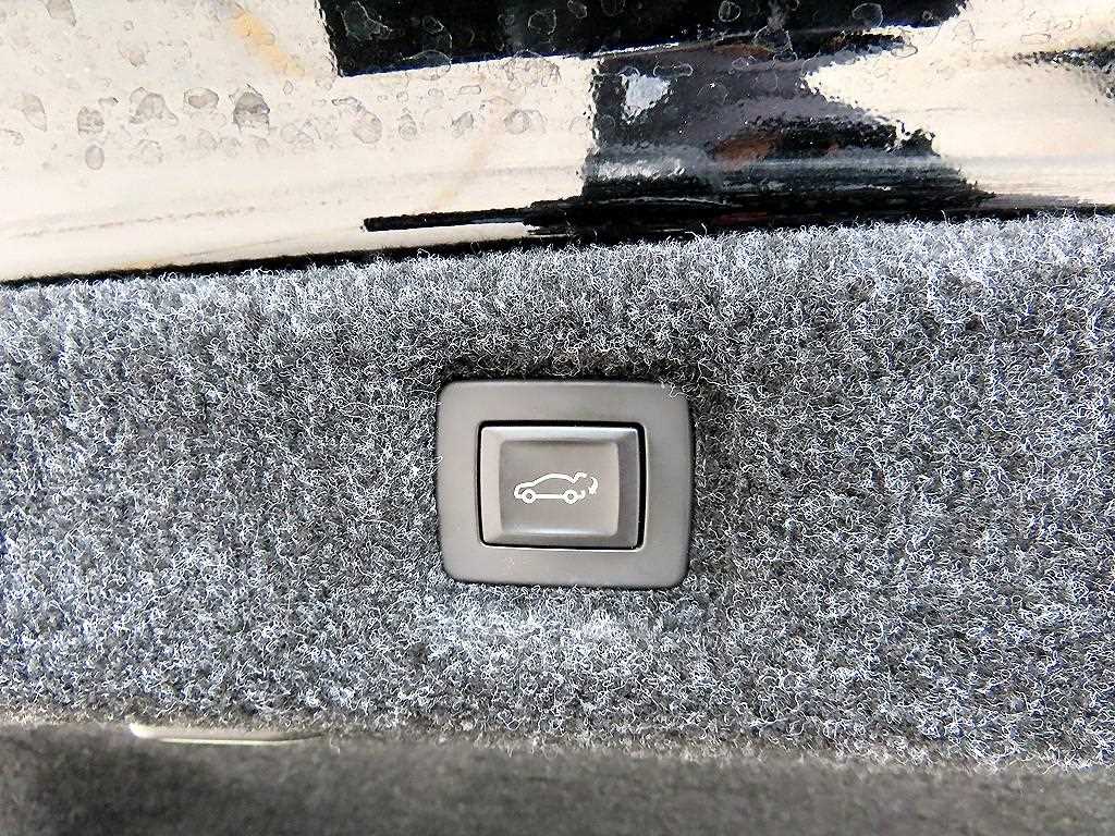 Cadillac CT6 — photo 18