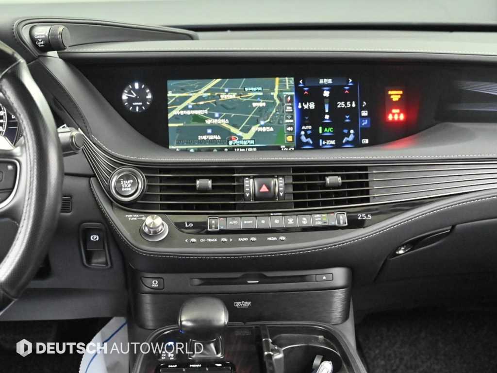 Lexus LS — photo 14