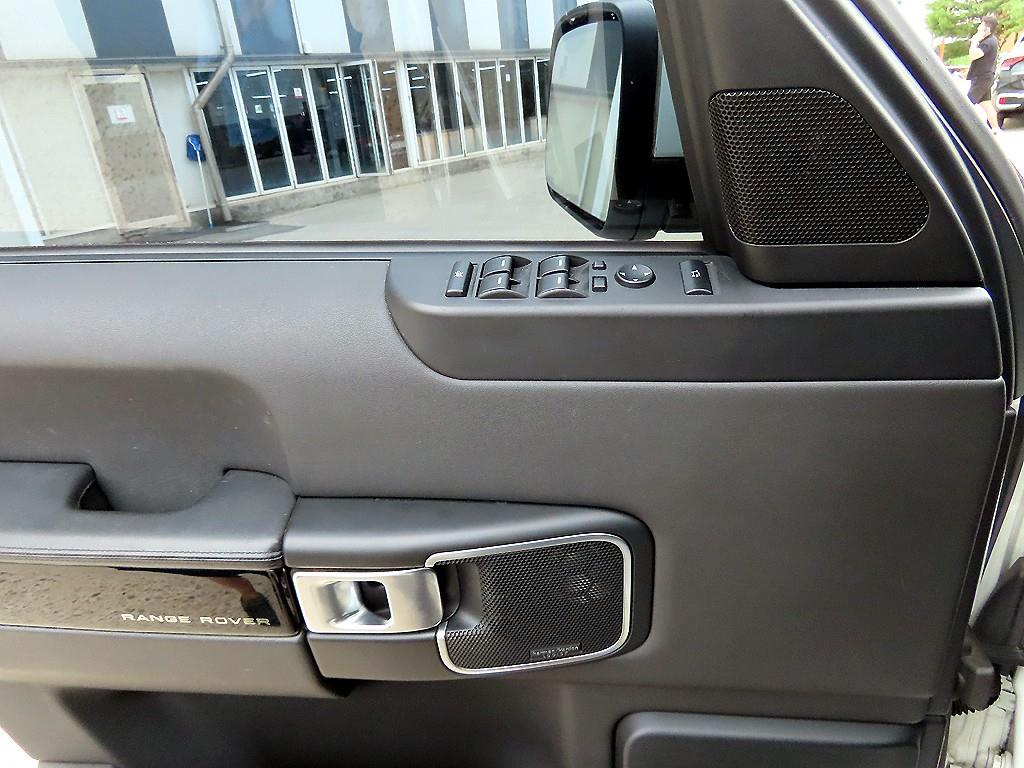 Land Rover Range Rover — photo 11