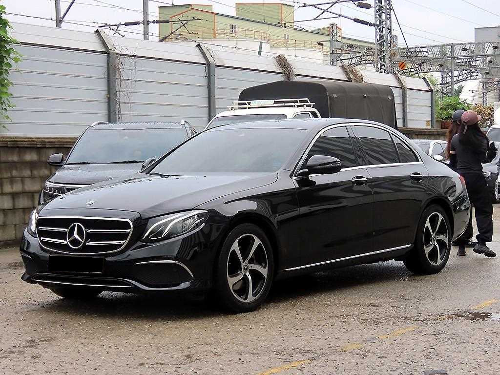 Mercedes-Benz E-Class — photo 02
