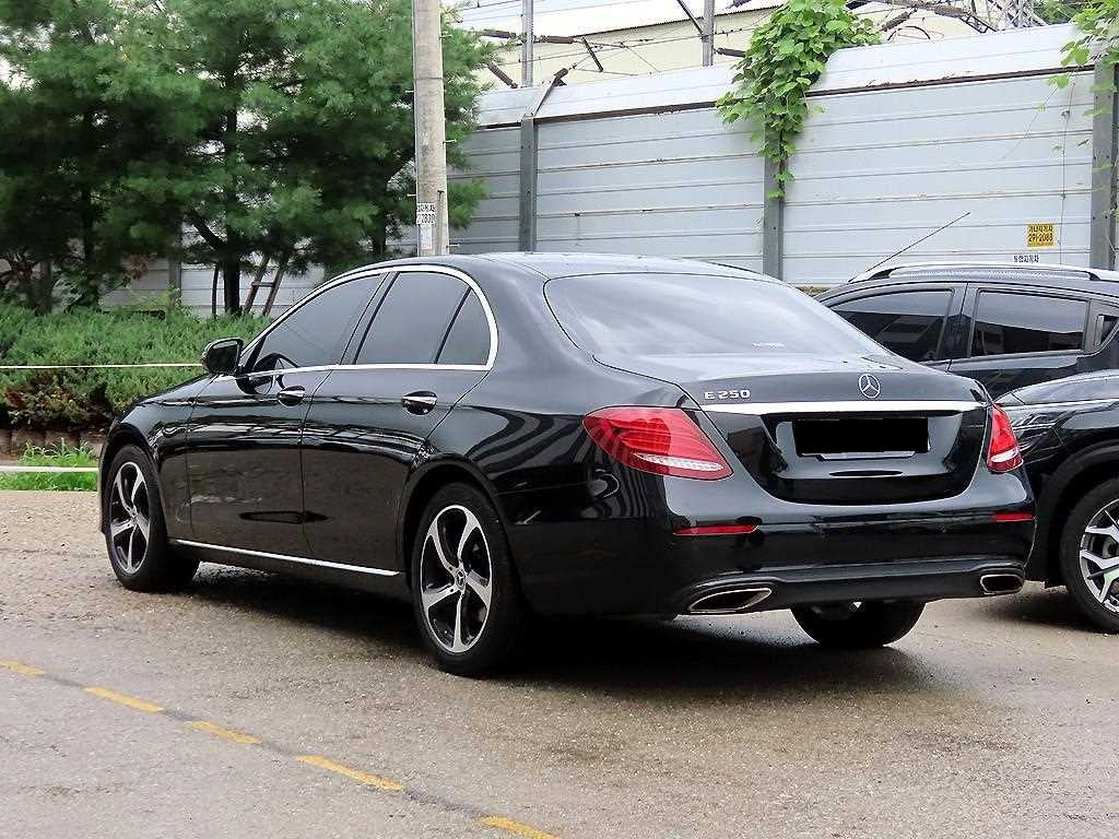 Mercedes-Benz E-Class — photo 03