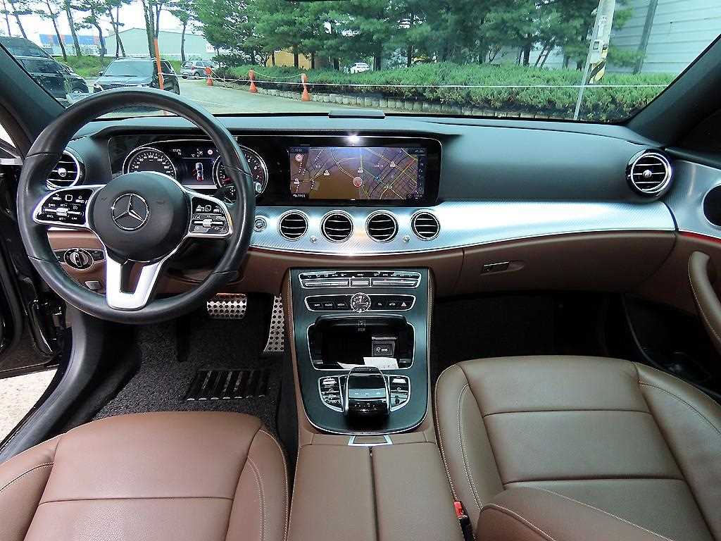 Mercedes-Benz E-Class — photo 07