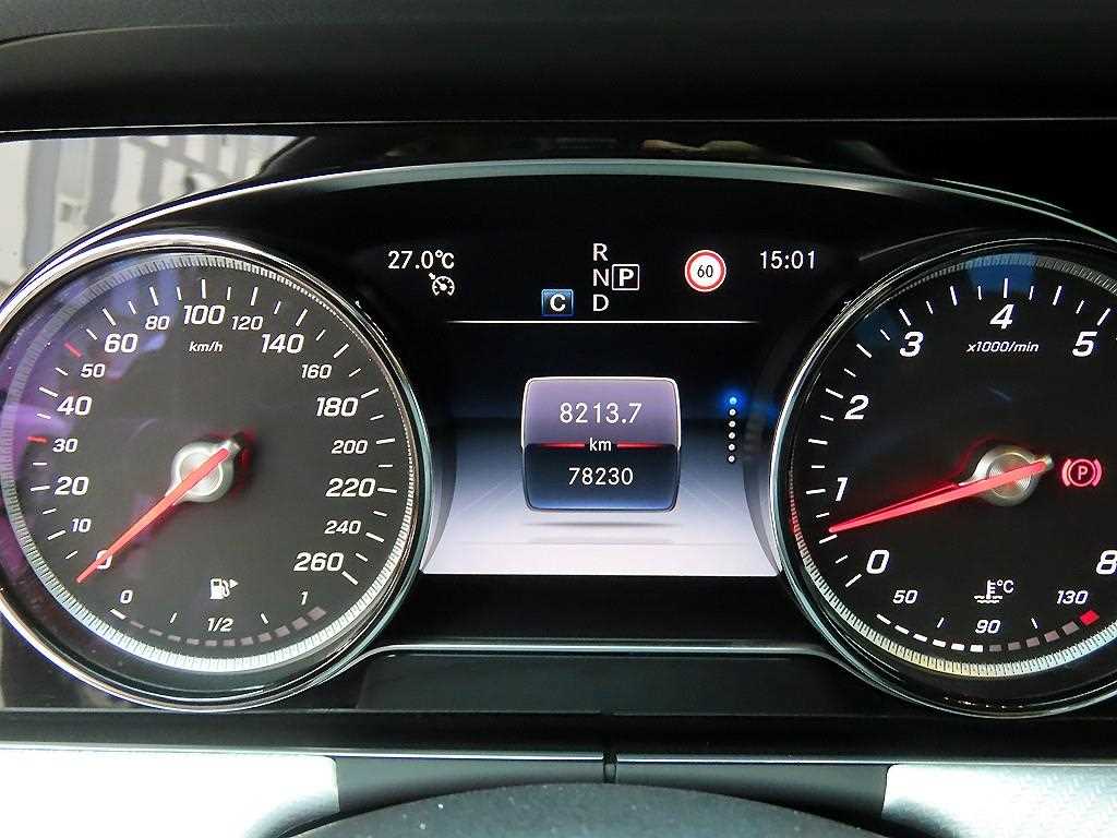 Mercedes-Benz E-Class — photo 09