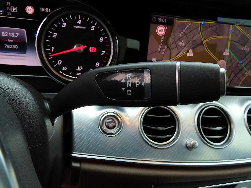 Mercedes-Benz E-Class — photo 10