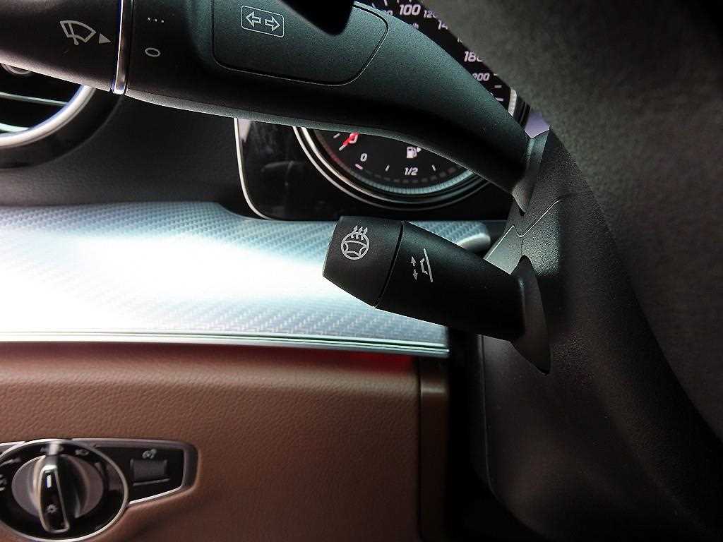 Mercedes-Benz E-Class — photo 11