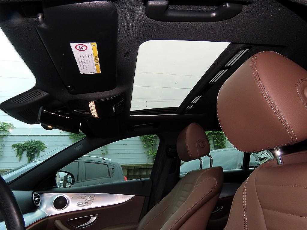 Mercedes-Benz E-Class — photo 17