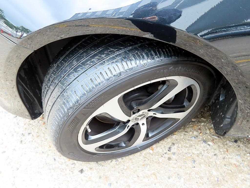 Mercedes-Benz E-Class — photo 20