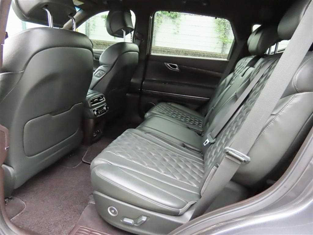 Genesis GV80 — photo 08