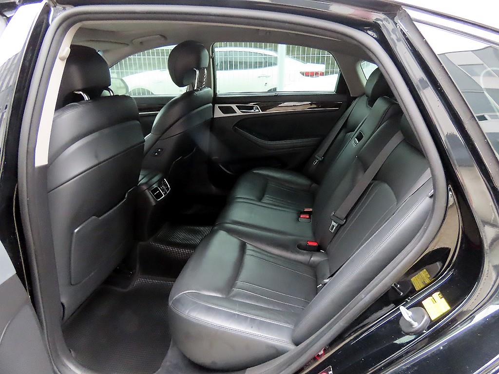 Hyundai Genesis — photo 06