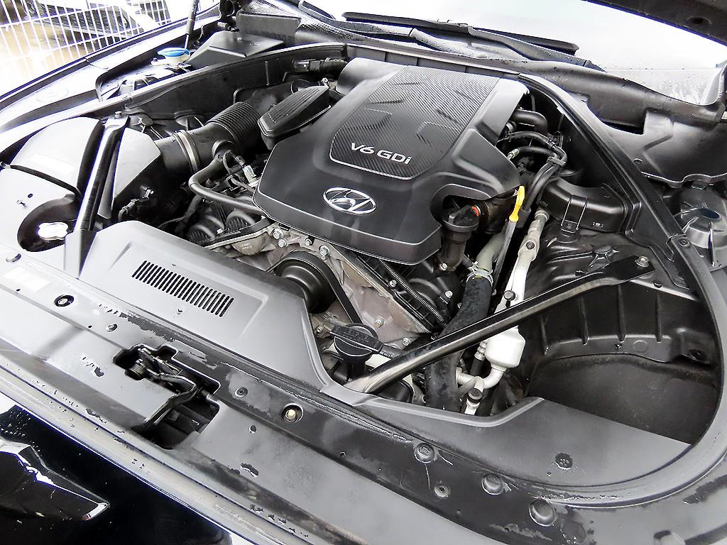 Hyundai Genesis — photo 19