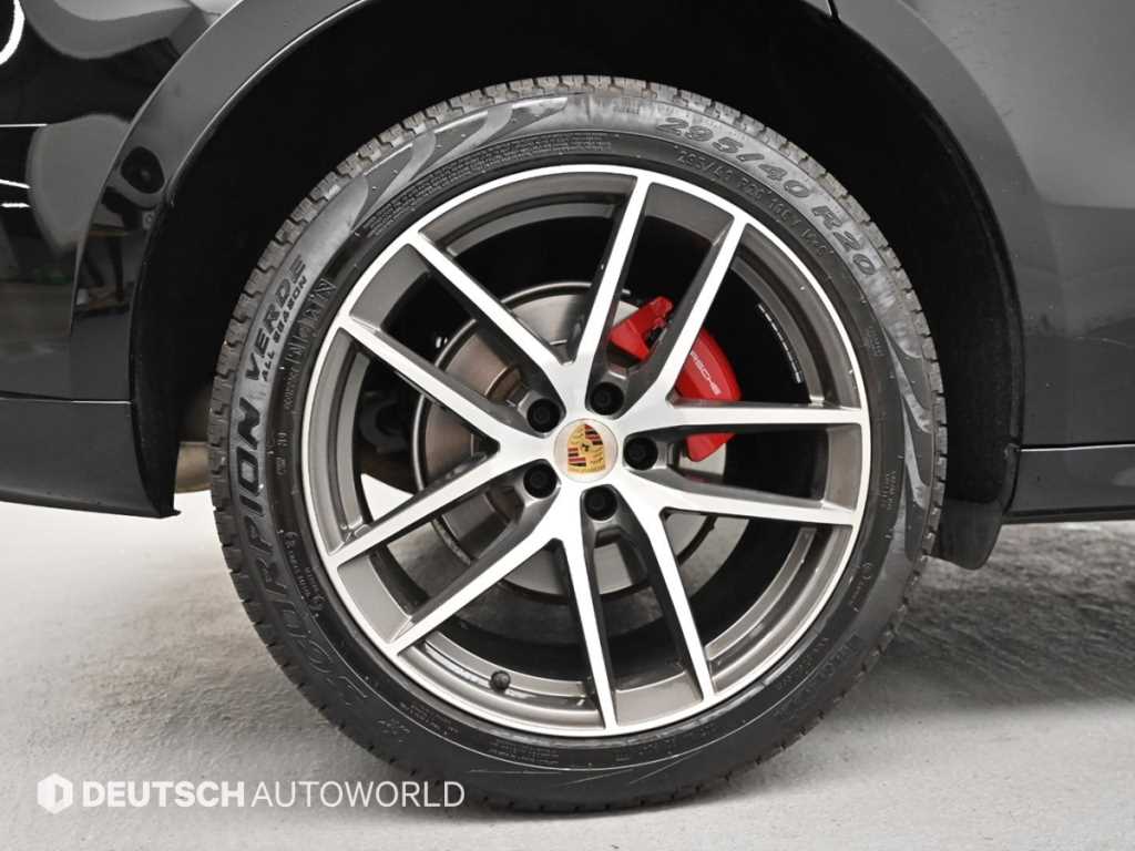 Porsche Macan — photo 05