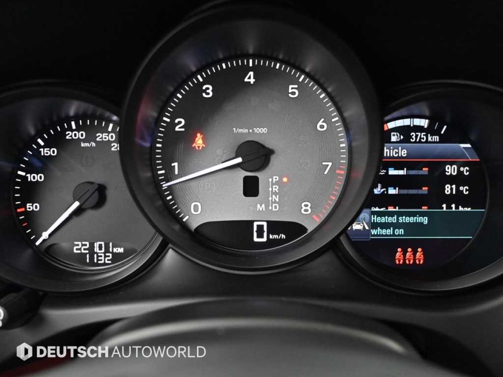 Porsche Macan — photo 08