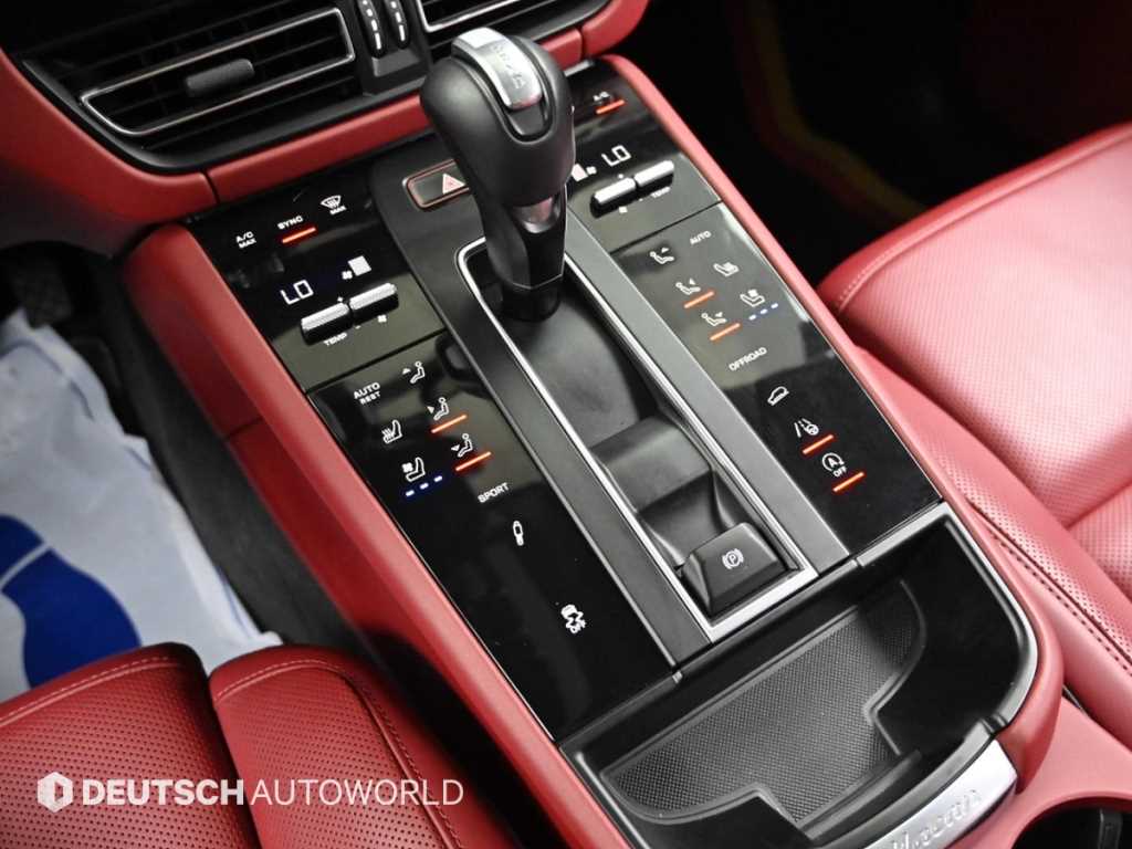 Porsche Macan — photo 09