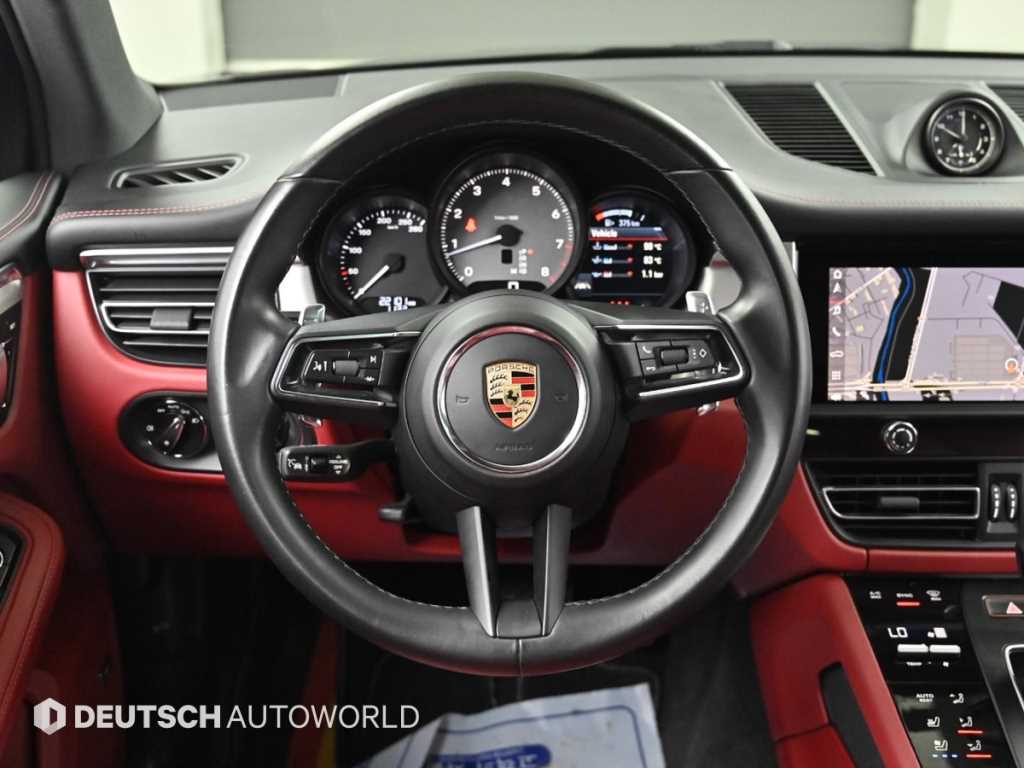 Porsche Macan — photo 13