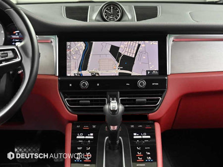 Porsche Macan — photo 14