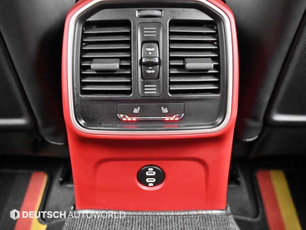 Porsche Macan — photo 16