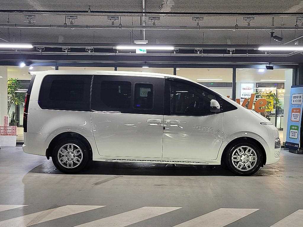 Hyundai Staria — photo 03